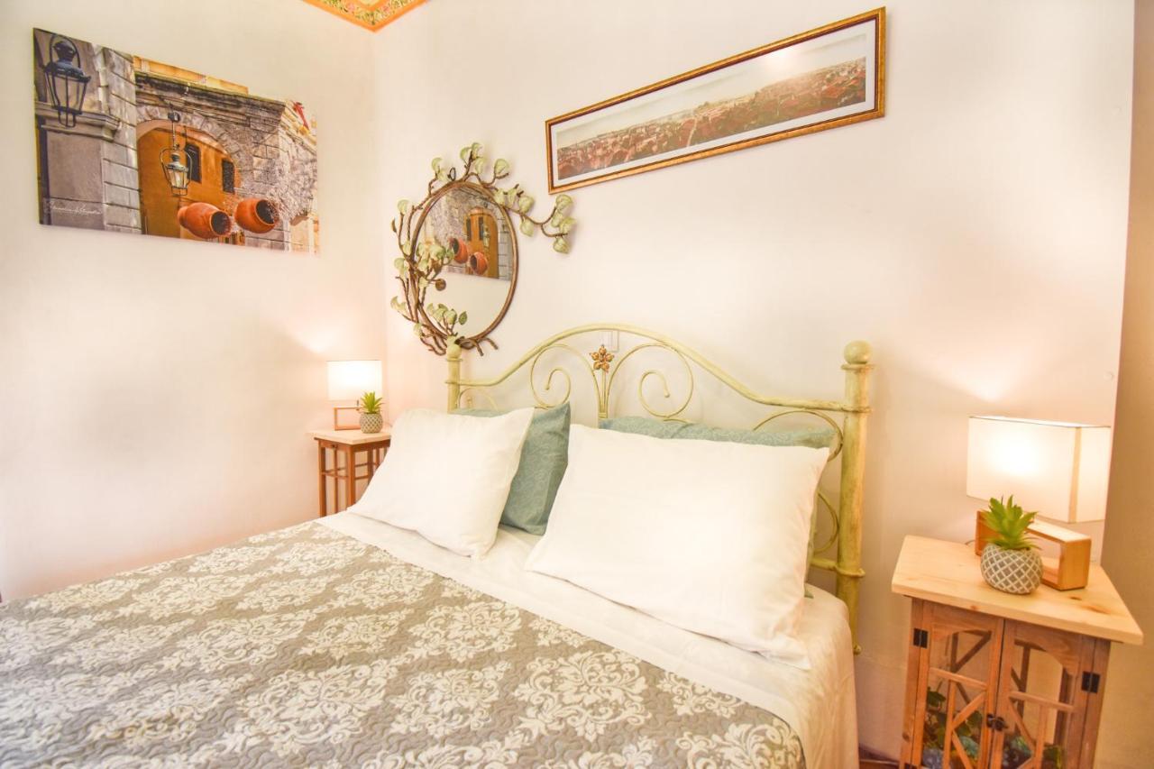 Venetian Well Gallery Apartment In Corfu Old Town Eksteriør bilde